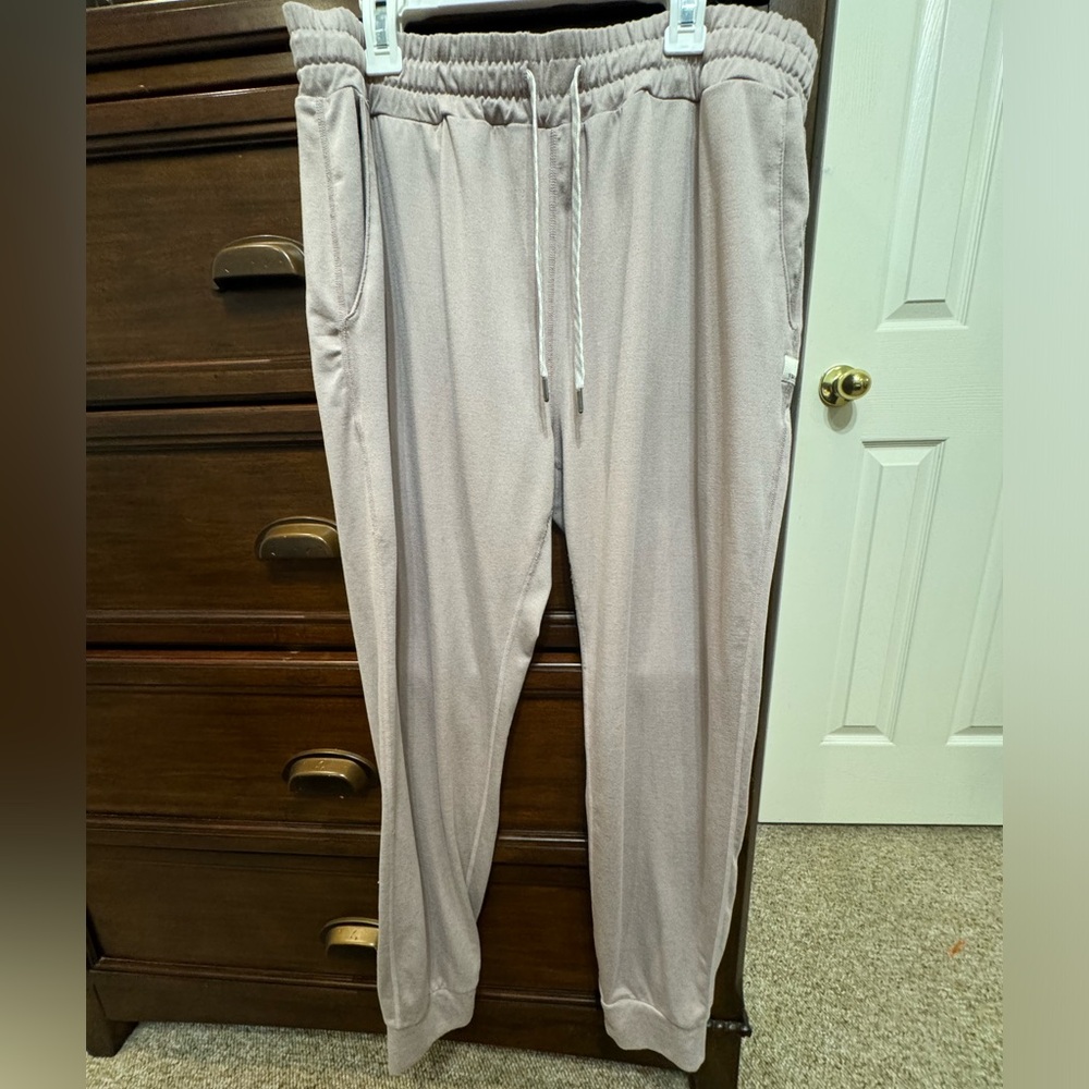 Vuori Performance Jogger Size Large